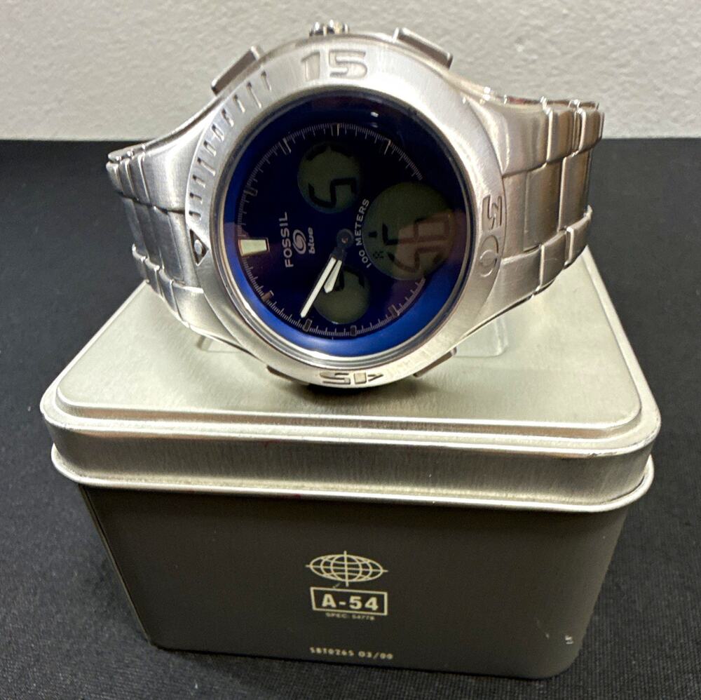 Vintage Near Mint Condition Mens Fossil Blue BQ9069 Ani-Digital Watch W/Tin (H4)